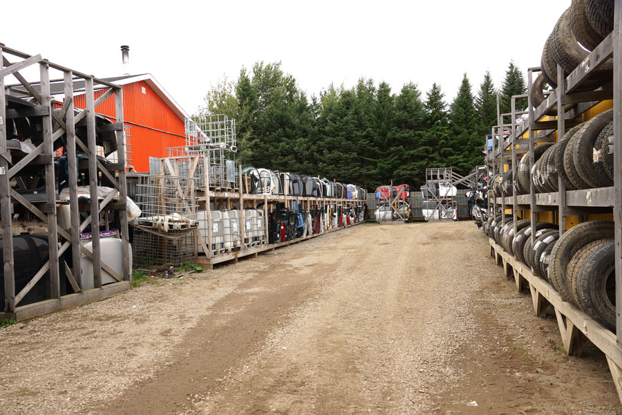 Pneus, capots, portes, etc.